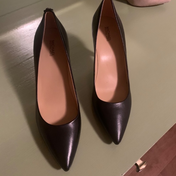 Shoes (Size 10) heels and a thigh high boot - Picture 5 of 6